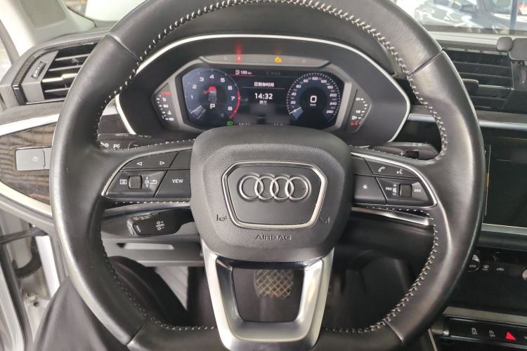 Used Audi Q3 2019 35 TFSI Fashion Dynamic Model Steering Wheel