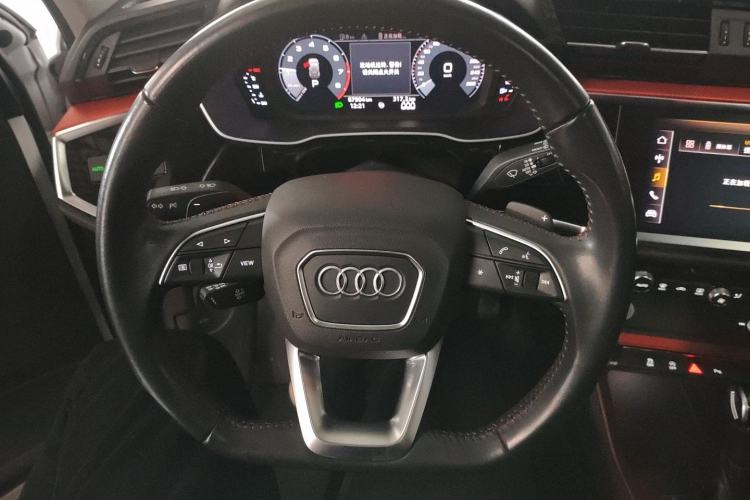 Used Audi Q3 2019 35 TFSI Fashion Dynamic Model Steering Wheel