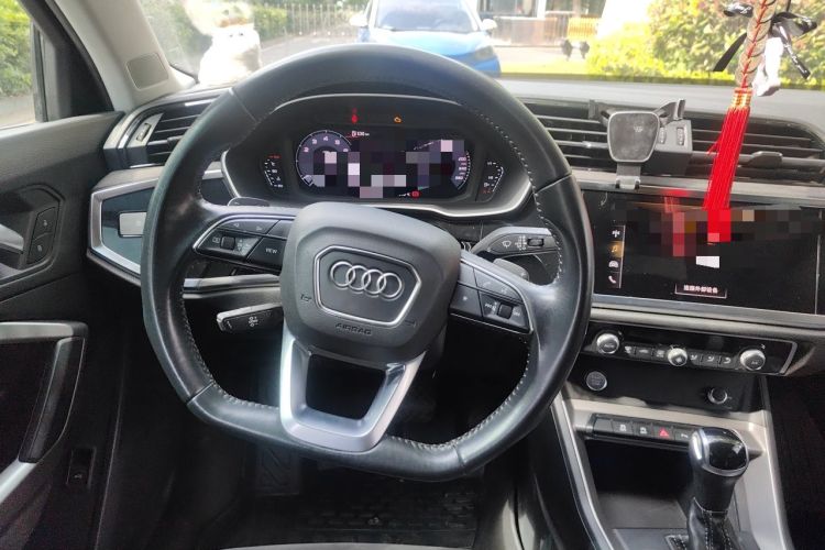 Used Audi Q3 2019 40 TFSI Fashion Dynamic Model Steering Wheel