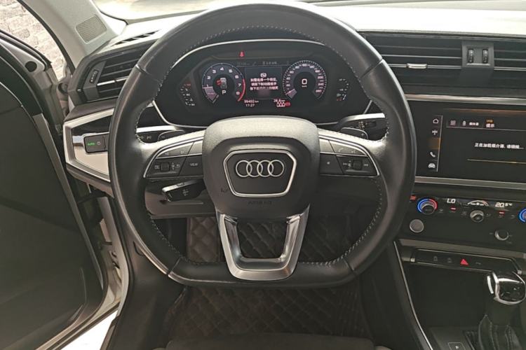 Used Audi Q3 2019 35 TFSI Fashion Dynamic Model Steering Wheel