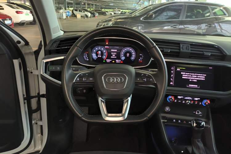 Used Audi Q3 2019 40 TFSI Fashion Dynamic Model Steering Wheel