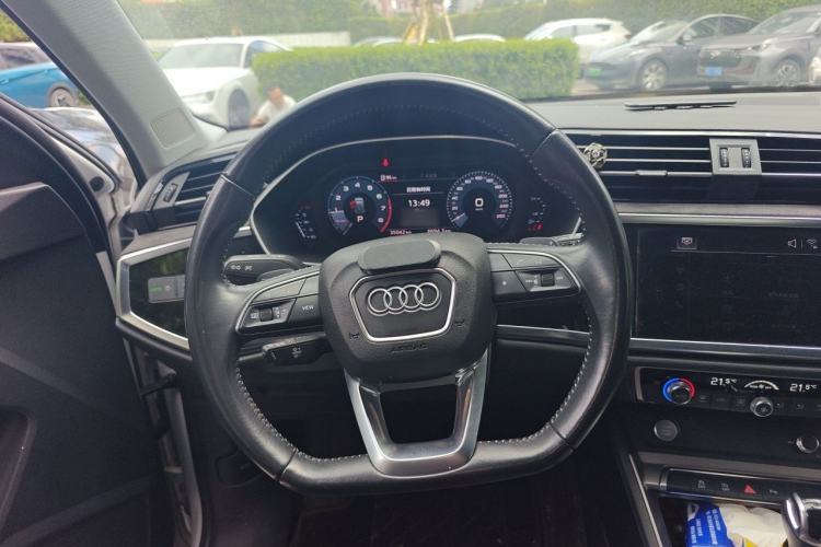 Used Audi Q3 2019 35 TFSI Fashion Dynamic Model Steering Wheel