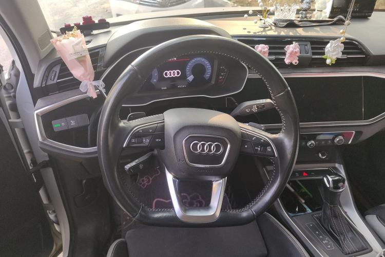Used Audi Q3 2019 35 TFSI Fashion Dynamic Model Steering Wheel