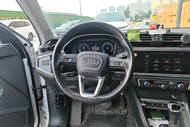 Used Audi Q3 2019 35 TFSI Advanced Dynamic Edition Steering Wheel