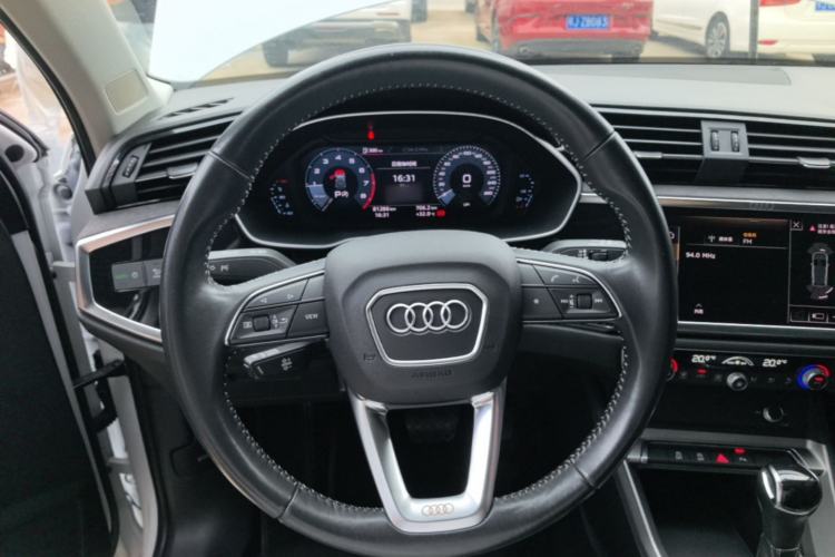 Used Audi Q3 2019 35 TFSI Advanced Dynamic Edition Steering Wheel
