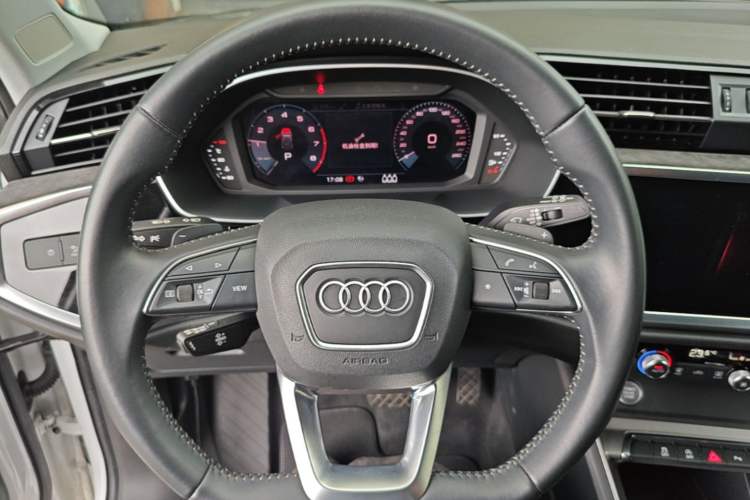 Used Audi Q3 2019 40 TFSI Fashion Dynamic Model Steering Wheel