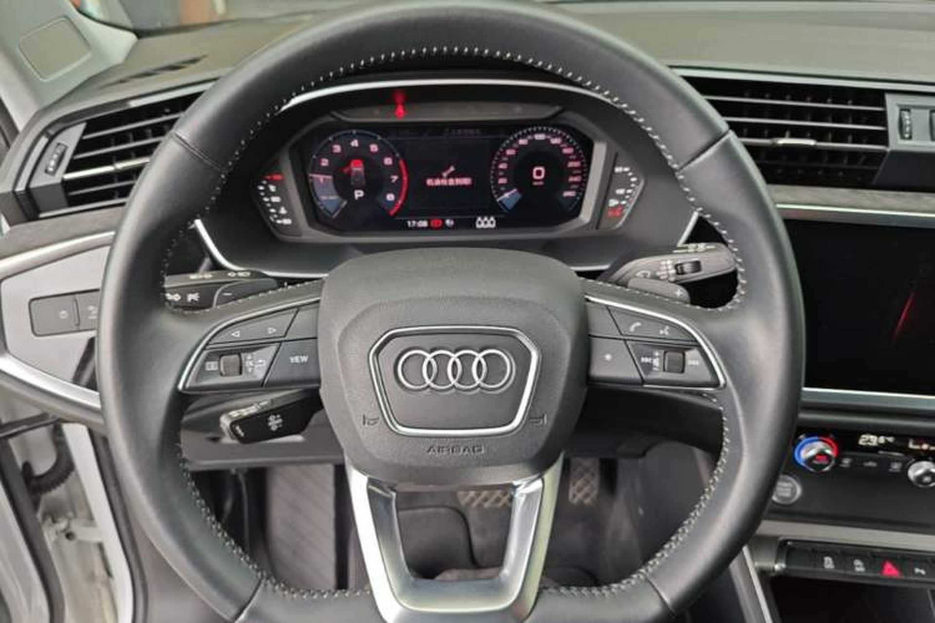 Used Audi Q3 2019 40 TFSI Fashion Dynamic Model Steering Wheel