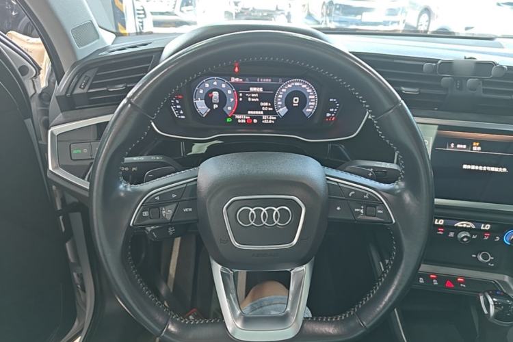 Used Audi Q3 2019 40 TFSI Fashion Dynamic Model Steering Wheel