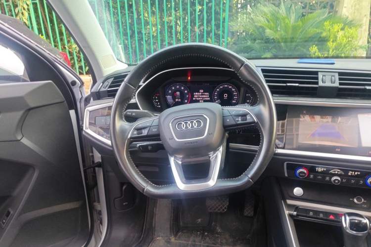 Used Audi Q3 2019 35 TFSI Fashion Dynamic Model Steering Wheel
