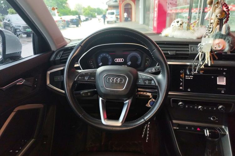 Used Audi Q3 2019 35 TFSI Advanced Dynamic Edition Steering Wheel