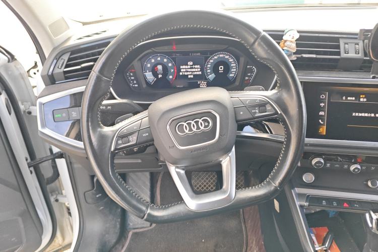 Used Audi Q3 2019 35 TFSI Fashion Dynamic Model Steering Wheel