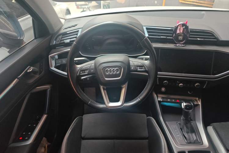 Used Audi Q3 2019 40 TFSI Fashion Dynamic Model Steering Wheel