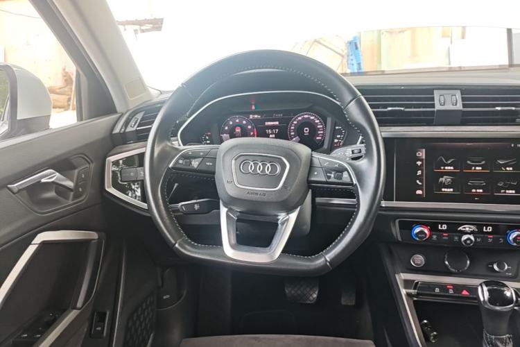 Used Audi Q3 2019 35 TFSI Fashion Dynamic Model Steering Wheel