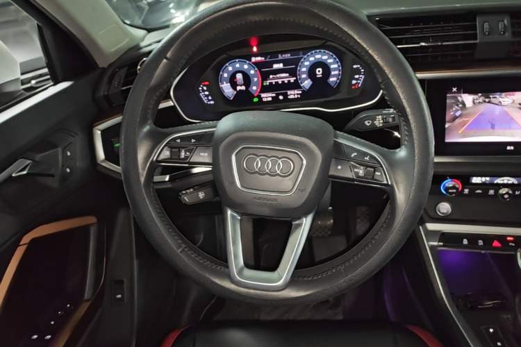 Used Audi Q3 2019 40 TFSI Fashionable and Elegant Model Steering Wheel