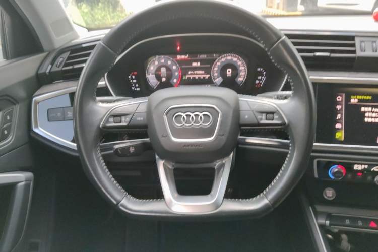 Used Audi Q3 2019 35 TFSI Fashion Dynamic Model Steering Wheel