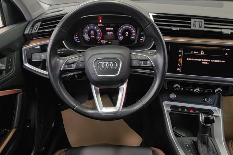 Used Audi Q3 2019 40 TFSI Fashionable and Elegant Model Steering Wheel