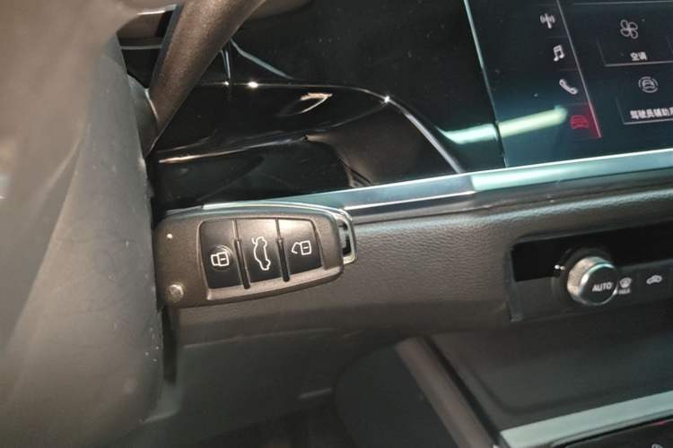 Used Audi Q3 2019 35 TFSI Advanced Dynamic Edition Vehicle Key