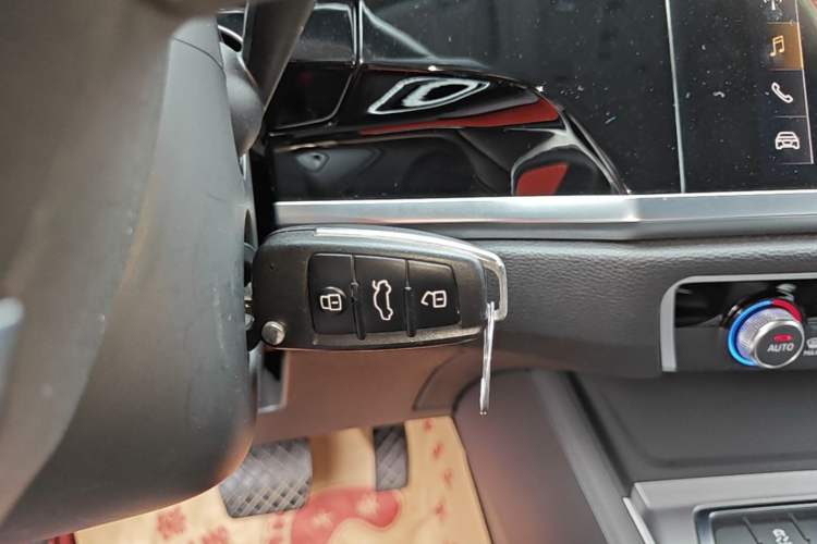 Used Audi Q3 2019 35 TFSI Advanced Dynamic Edition Vehicle Key