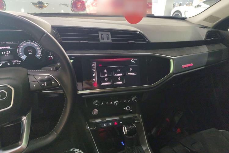 Used Audi Q3 2019 40 TFSI Fashion Dynamic Model Center Console