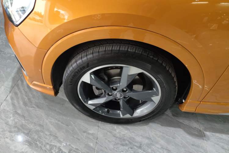 Used Audi Q3 2019 40 TFSI Fashion Dynamic Model Exterior 4
