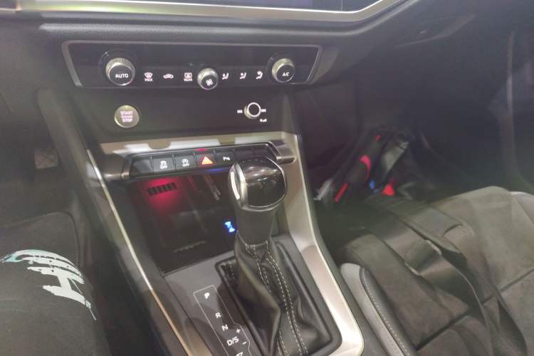 Used Audi Q3 2019 40 TFSI Fashion Dynamic Model Gear Lever