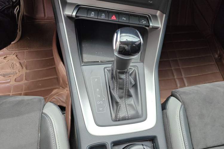 Used Audi Q3 2019 40 TFSI quattro Fashion Dynamic Model Gear Lever