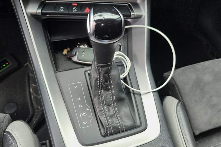 Used Audi Q3 2019 35 TFSI Fashion Dynamic Model Gear Lever
