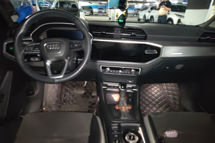 Used Audi Q3 2020 35 TFSI Ambition Dynamic Edition Center Console
