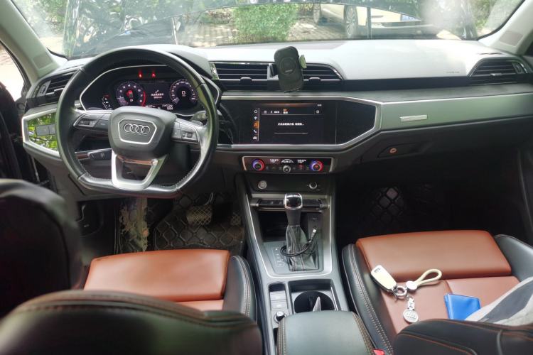 Used Audi Q3 2020 35 TFSI Fashion Dynamic Model Center Console