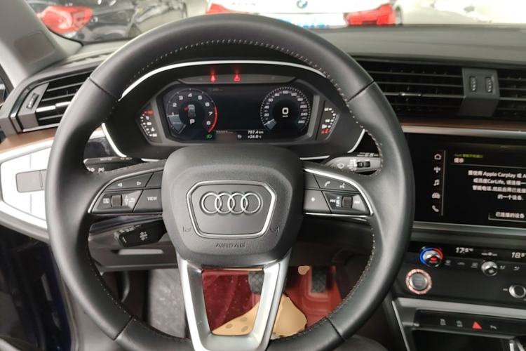 Used Audi Q3 2020 35 TFSI Fashionable and Elegant Model Steering Wheel