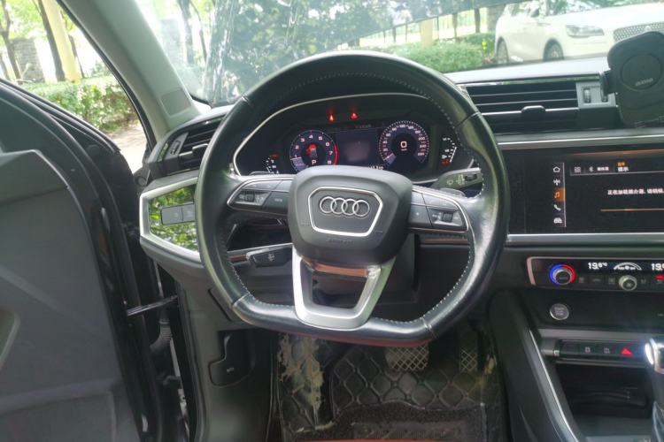Used Audi Q3 2020 35 TFSI Fashion Dynamic Model Steering Wheel
