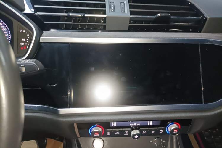 Used Audi Q3 2020 35 TFSI Fashion Dynamic Model Audio And AC Panel