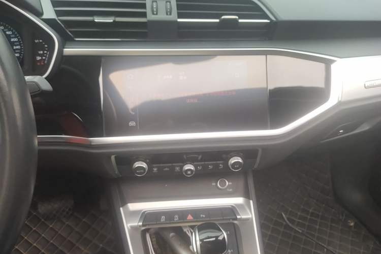 Used Audi Q3 2020 35 TFSI Ambition Style Edition Audio And AC Panel