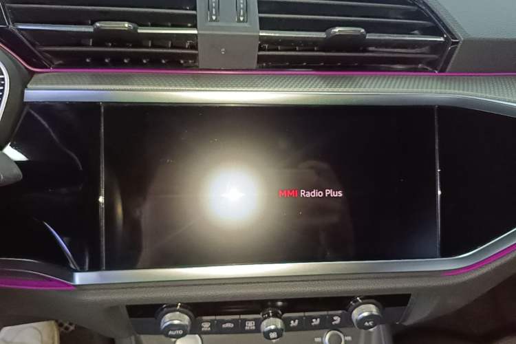 Used Audi Q3 2020 35 TFSI Fashionable and Elegant Model Audio And AC Panel