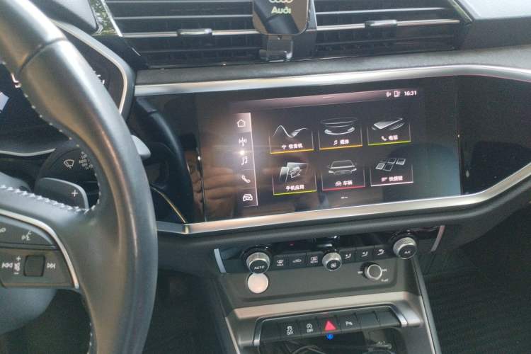 Used Audi Q3 2020 35 TFSI Fashion Dynamic Model Audio And AC Panel