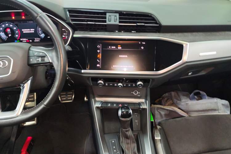 Used Audi Q3 2020 35 TFSI Ambition Dynamic Edition Audio And AC Panel