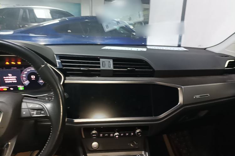 Used Audi Q3 2020 35 TFSI Fashion Dynamic Model Center Console