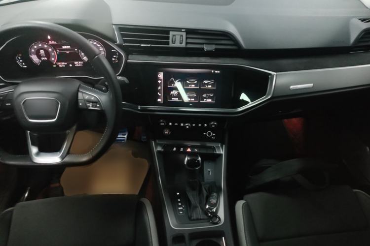 Used Audi Q3 2020 35 TFSI Fashion Dynamic Model Center Console