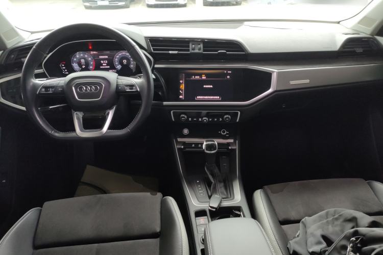 Used Audi Q3 2020 35 TFSI Fashion Dynamic Model Center Console
