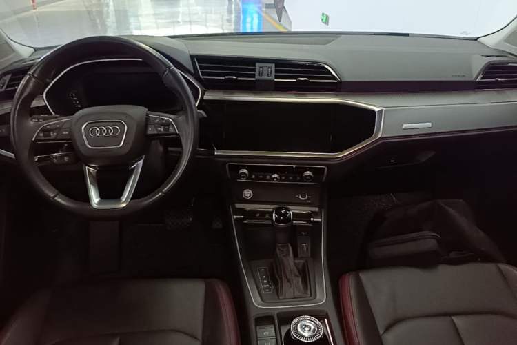 Used Audi Q3 2020 35 TFSI Fashionable and Elegant Model Center Console