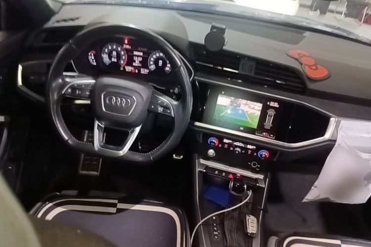 Used Audi Q3 2020 35 TFSI Fashion Dynamic Model Center Console