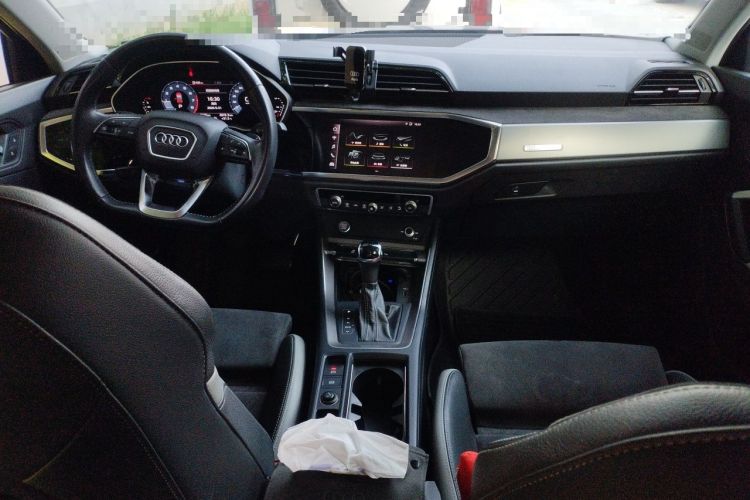 Used Audi Q3 2020 35 TFSI Fashion Dynamic Model Center Console