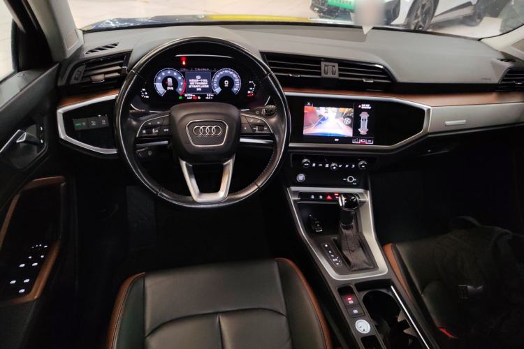 Used Audi Q3 2020 35 TFSI Fashionable and Elegant Model Center Console