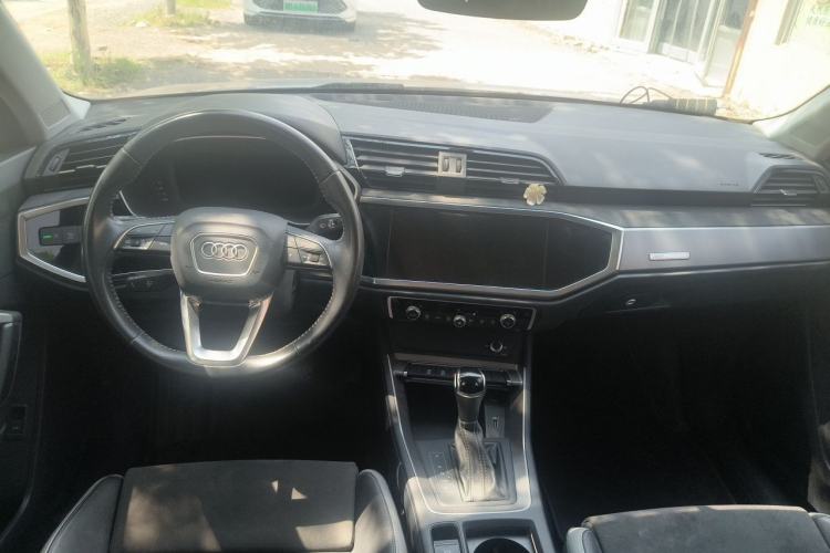 Used Audi Q3 2020 35 TFSI Ambition Dynamic Edition Center Console