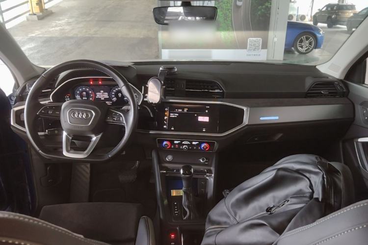 Used Audi Q3 2020 40 TFSI Fashion Dynamic Model Center Console