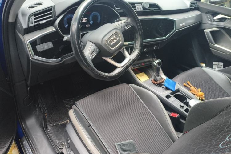 Used Audi Q3 2020 40 TFSI Fashion Dynamic Model Center Console