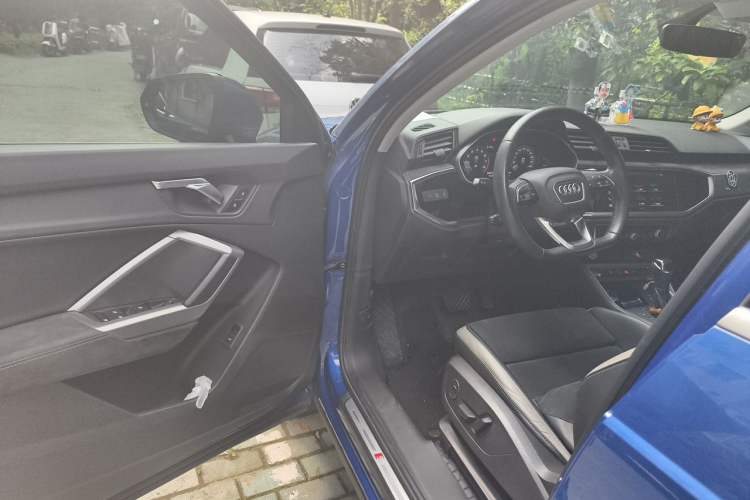 Used Audi Q3 2020 35 TFSI Fashion Dynamic Model Driver Seat