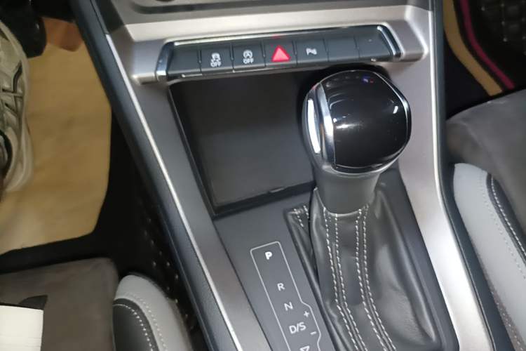 Used Audi Q3 2020 35 TFSI Fashion Dynamic Model Gear Lever