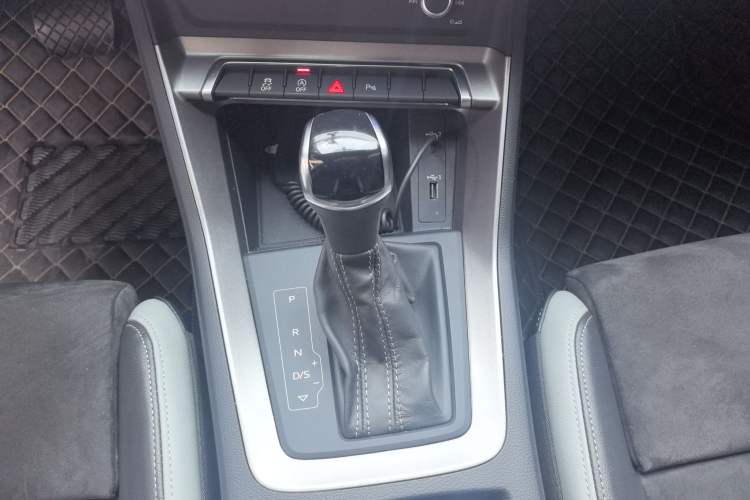 Used Audi Q3 2020 35 TFSI Ambition Dynamic Edition Gear Lever