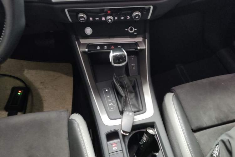 Used Audi Q3 2020 35 TFSI Fashion Dynamic Model Gear Lever